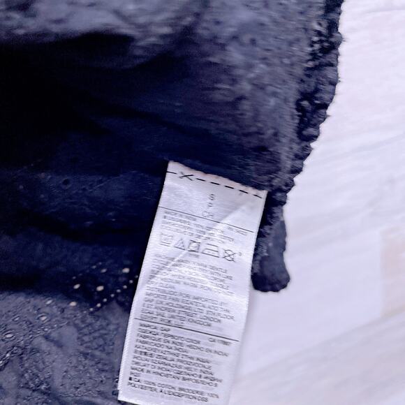 GAP Eyelet 3/4 Flare Sleeve Top Black Boxy Fit Embroidered Cotton Womens Small - Picture 7 of 7